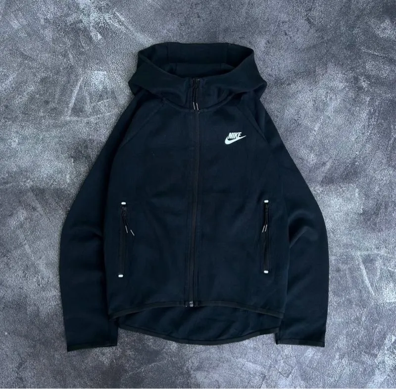 Nike tech  photo 1