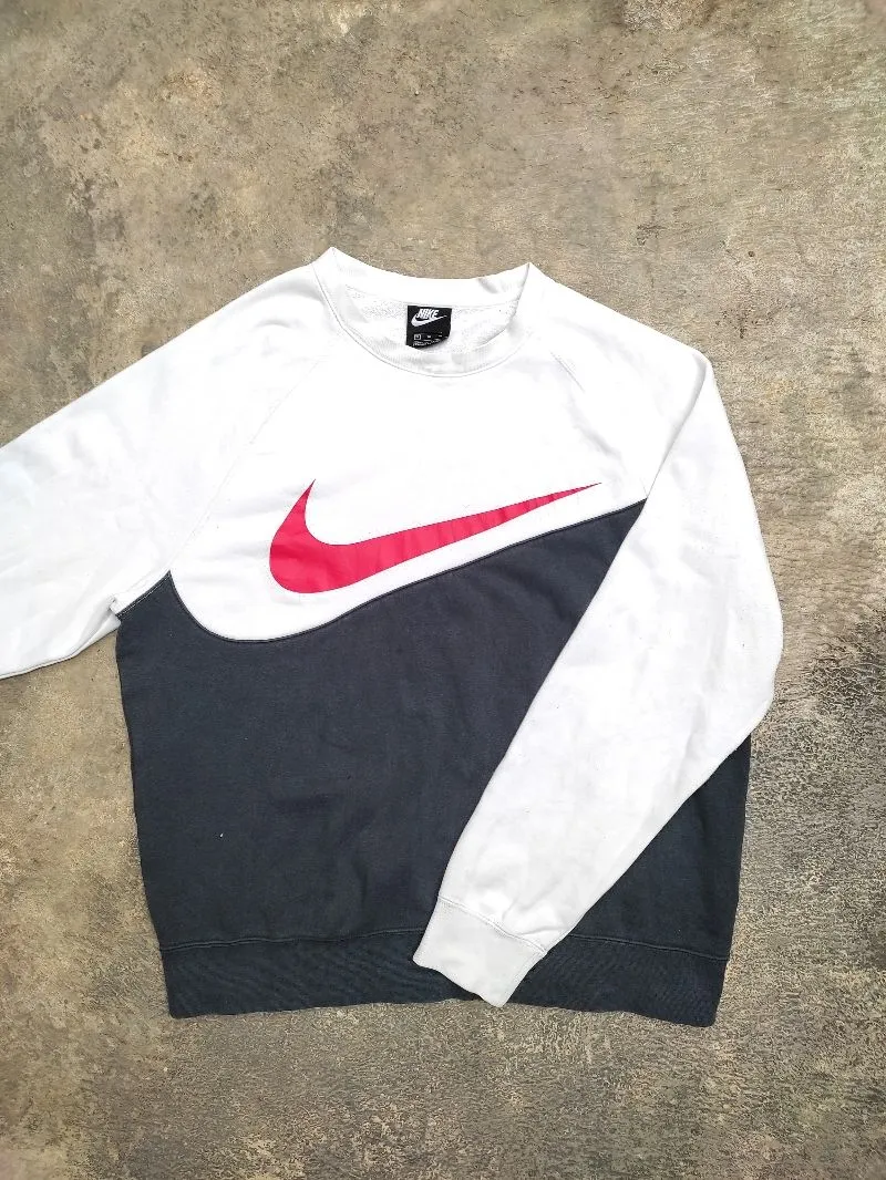 Crewneck Nike big swoosh photo 1
