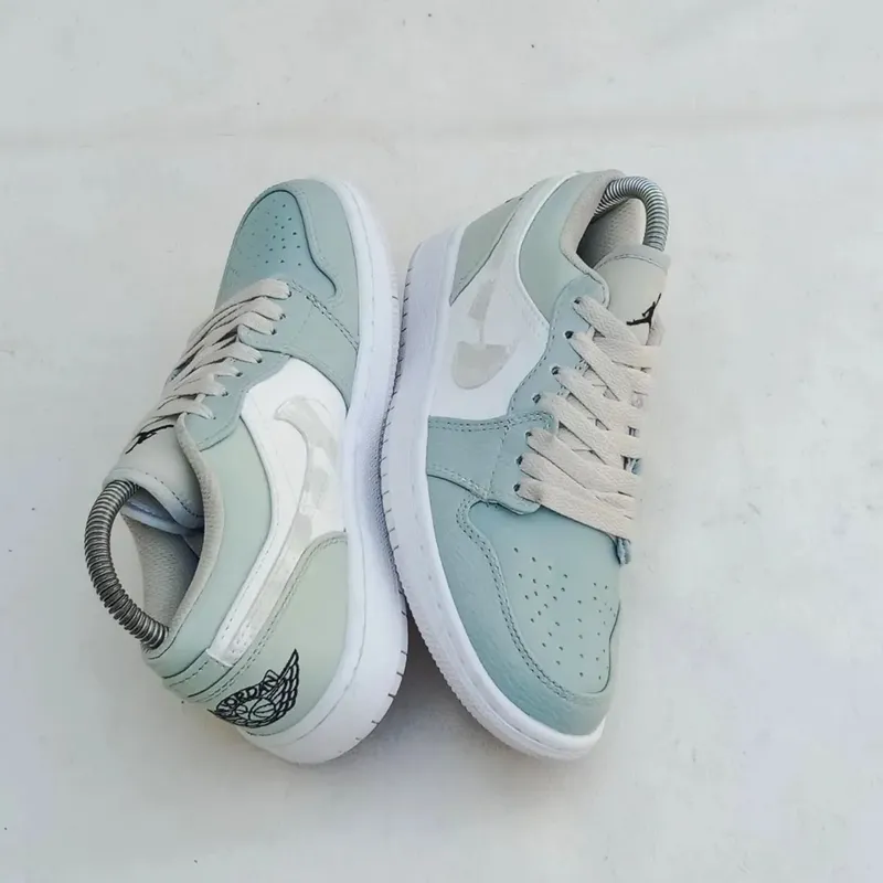 Nike Air Jordan Streetwear Casual Sneakers Wanita white photo 1