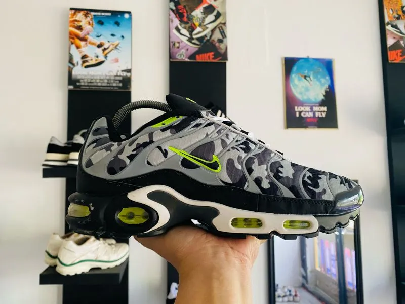 nike tn air max plus brushstroke camo grey