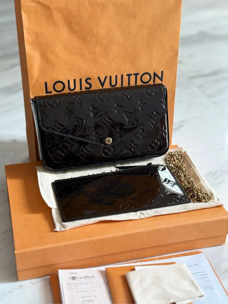 Pocheette LV photo 1