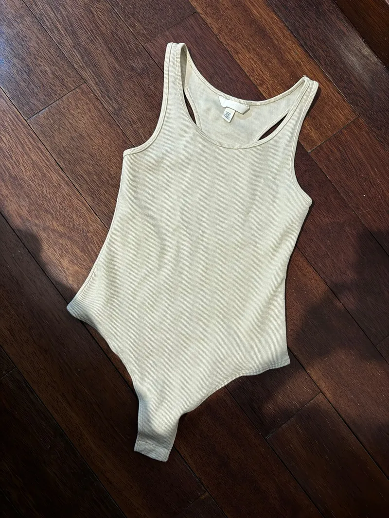 H&M Minimalist Playsuit Wanita cream photo 1