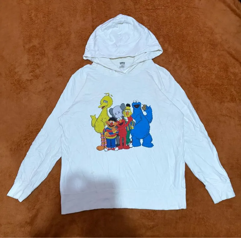 UNIQLO KAWS x Sesame Street Sweat Pullover Hoodie photo 1