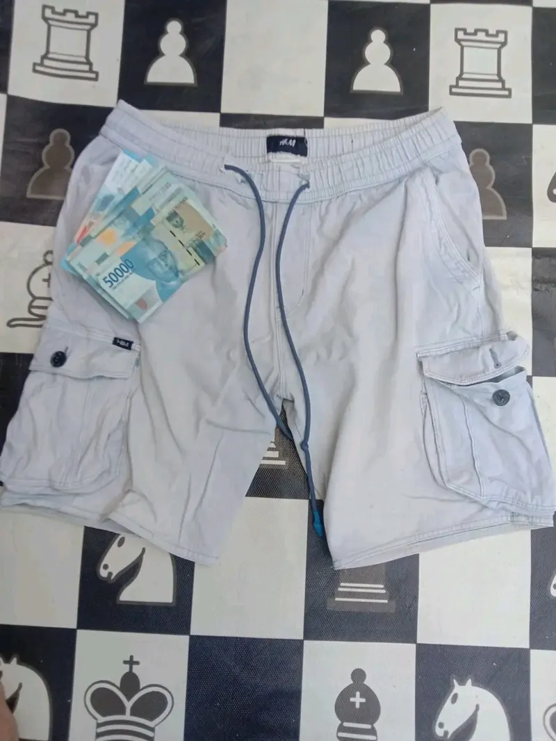 Uniqlo Luxury Indie Short Pria white blue photo 1