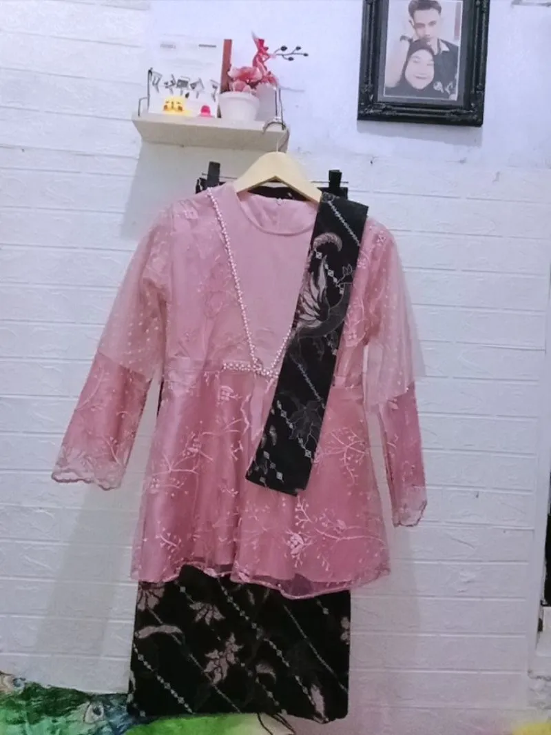 One set kebaya modern photo 1