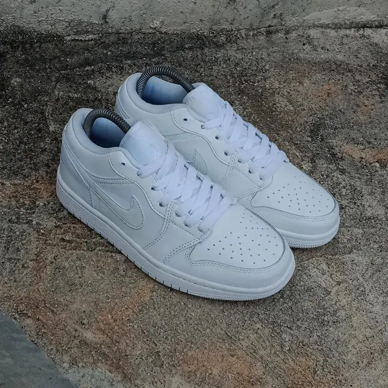 Nike Air Jordan Streetwear Casual Sneakers Wanita white photo 1