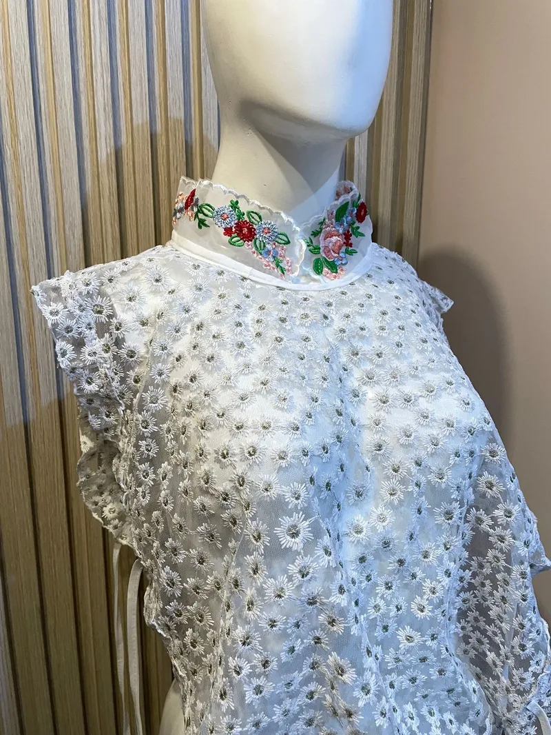 Pakaian Nasional Kebaya Wanita white photo 1
