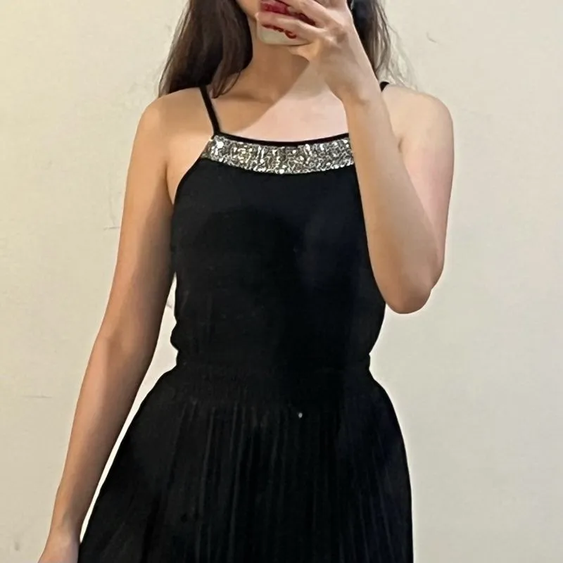 black tanktop photo 1