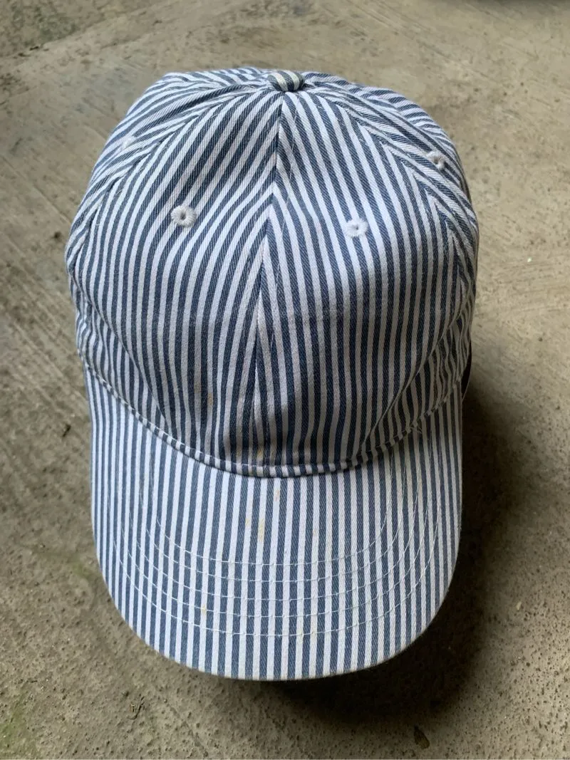 SIMPLE CAPS MOTIF SALUR photo 1