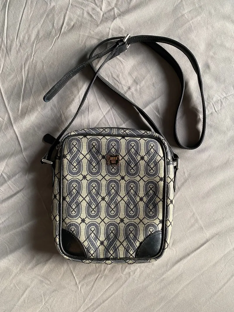Anna Sui Luxury Avant Garde Crossbody Bag Wanita black gray photo 1
