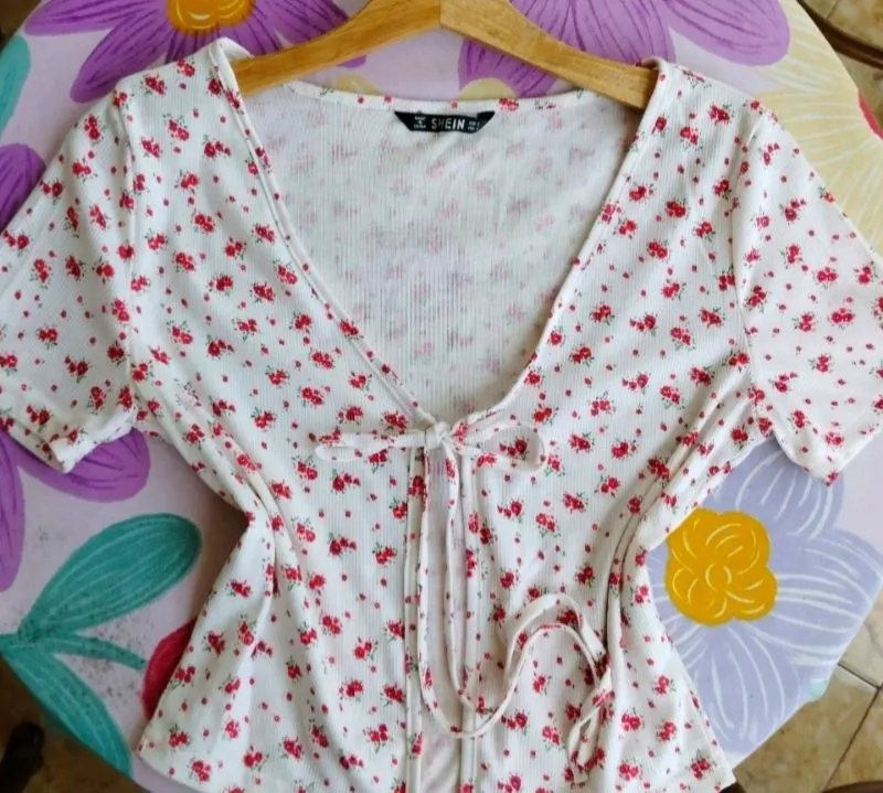SHEIN FLOWER CARDIGAN photo 1