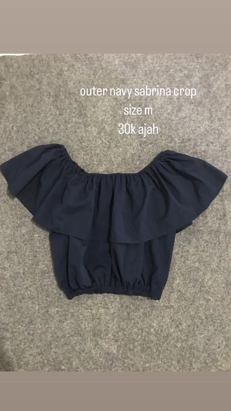 outer sabrina crop photo 1