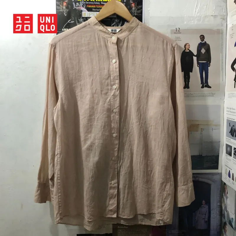 Uniqlo Casual Formal shirt Pria tan photo 1