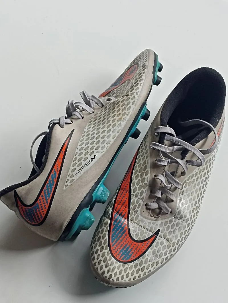 kasut bola nike hypervenom