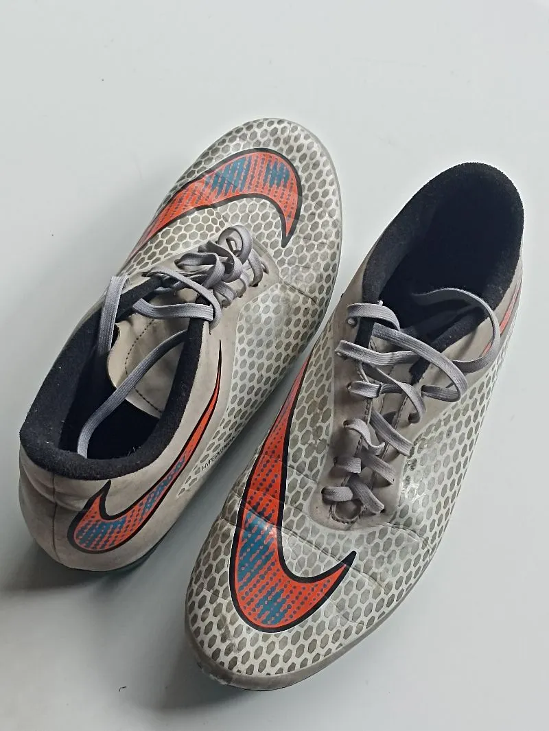 sepatu bola nike hypervenom phantom