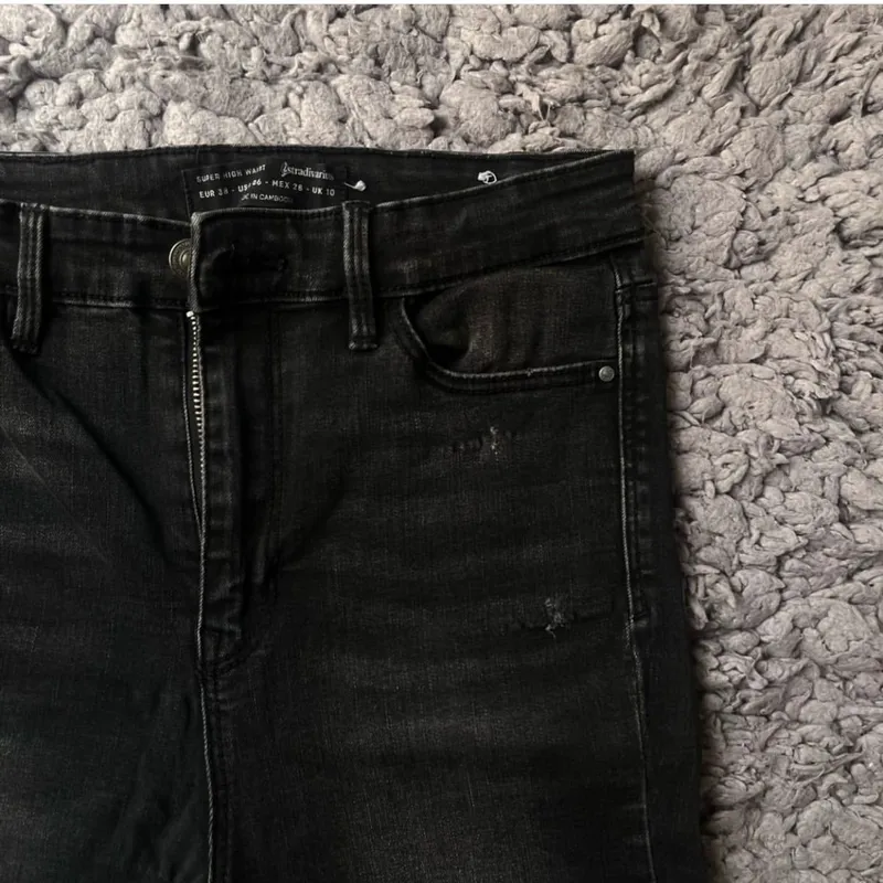Stradivarius Grunge Emo High waisted jeans Wanita black photo 1