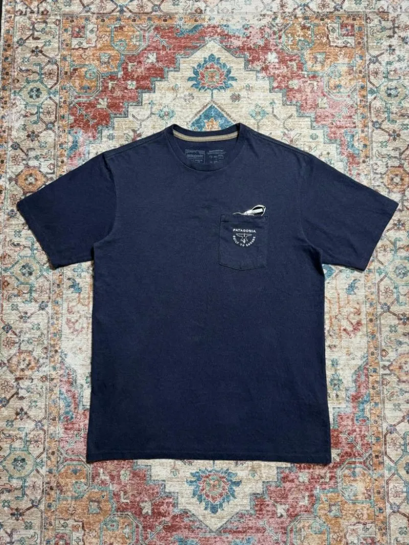 PATAGONIA left pocket embordiery photo 1