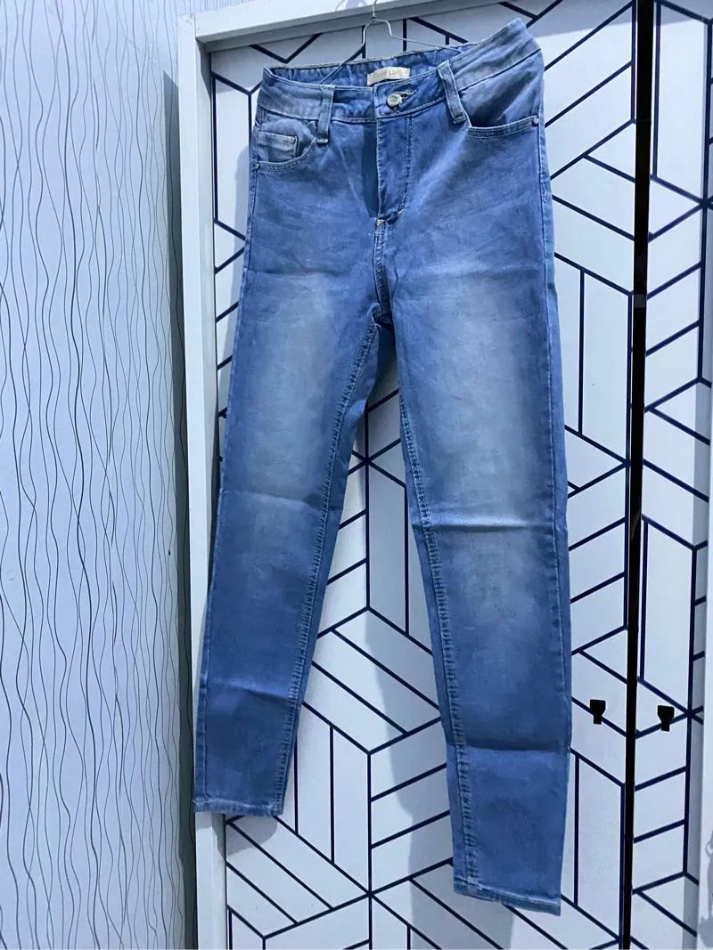 preloved jeans premium photo 1