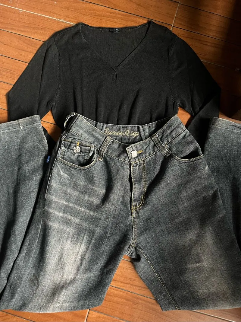 Get 2 items| Baggy Jeans+Black Longsleve photo 1