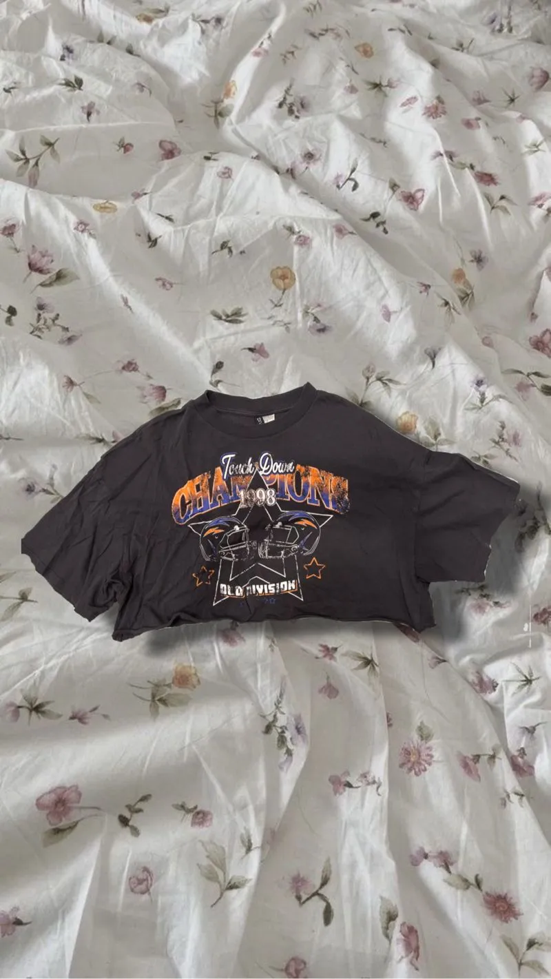 H&M grunge crop top photo 1