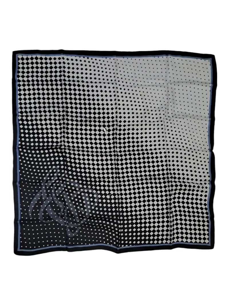 Square Scarf BW Bundling photo 1