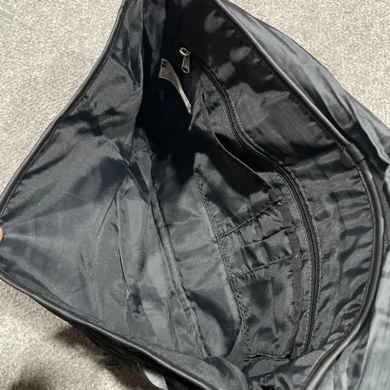 Uniqlo Streetwear Casual Bag Pria black Preloved - Main Image