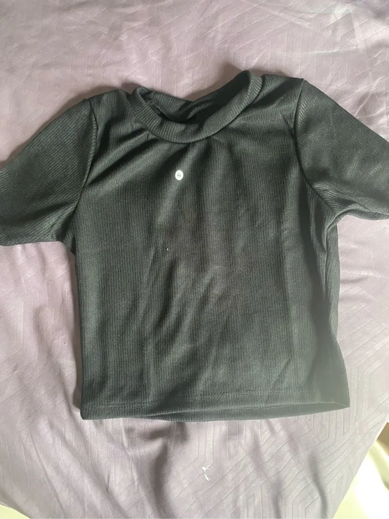 Crop top hitam  photo 1