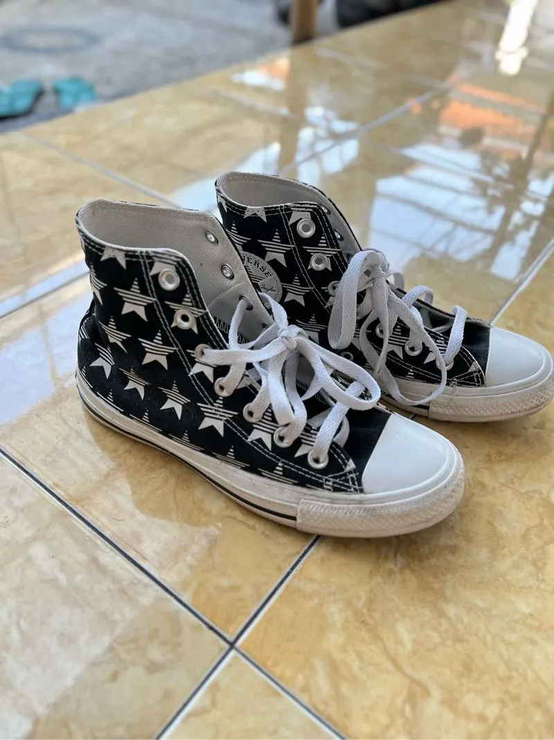 Converse photo 1