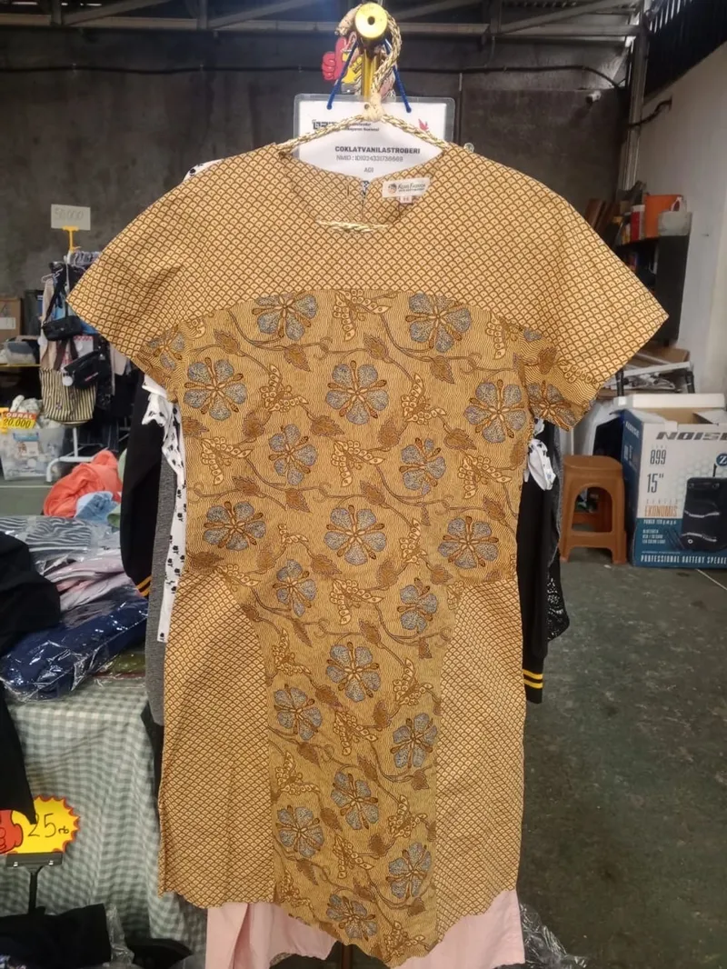 Minimalist Midi dress Wanita brown photo 1