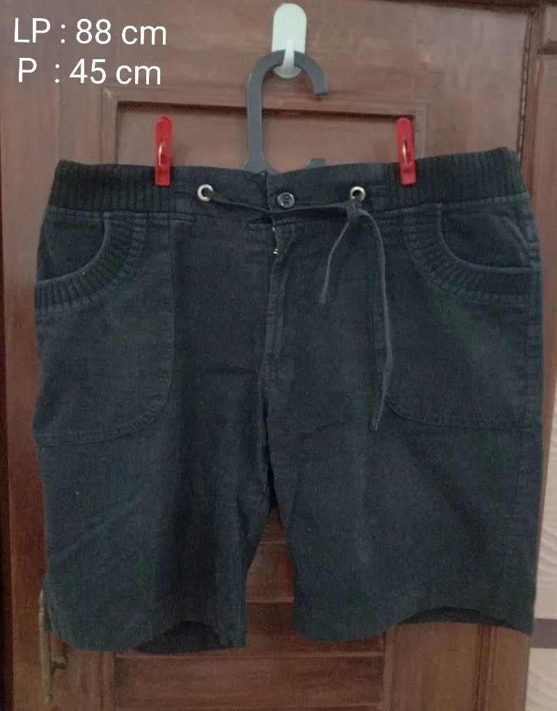 Short Pant Hitam Preloved  photo 1
