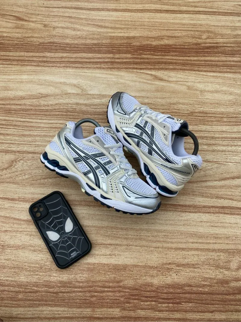 Asics Casual Sportswear Sneakers Pria white photo 1
