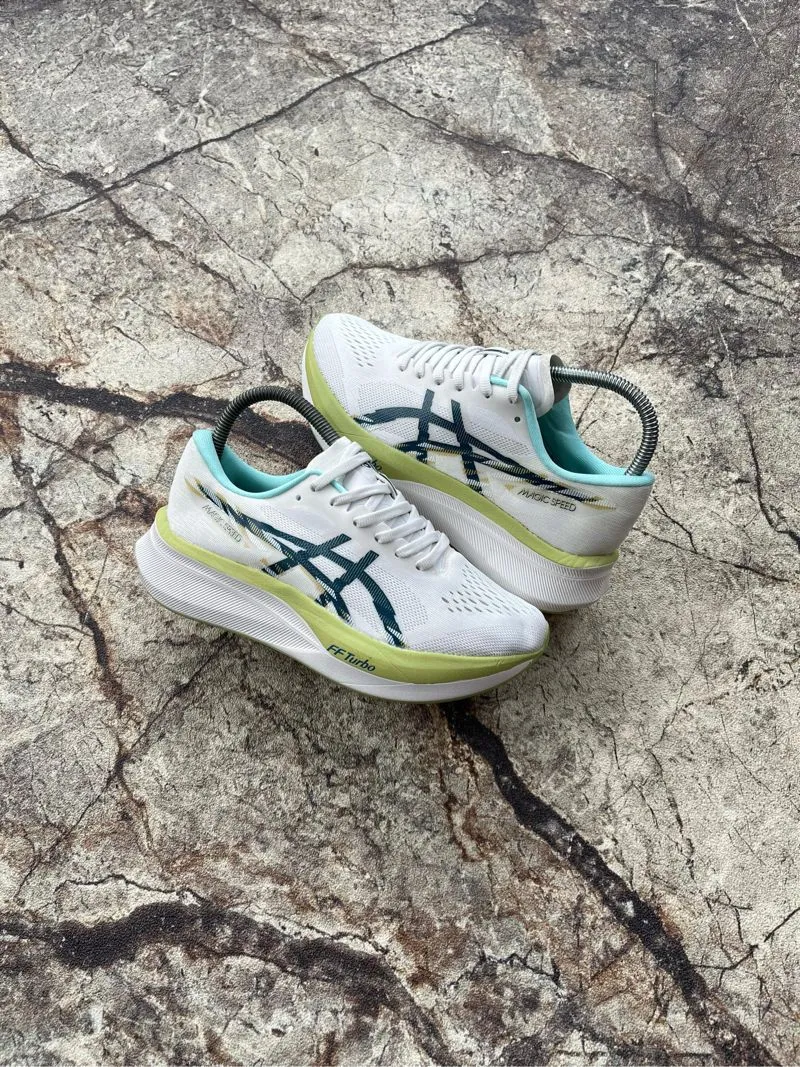 ASICS MAGIC SPEED photo 1