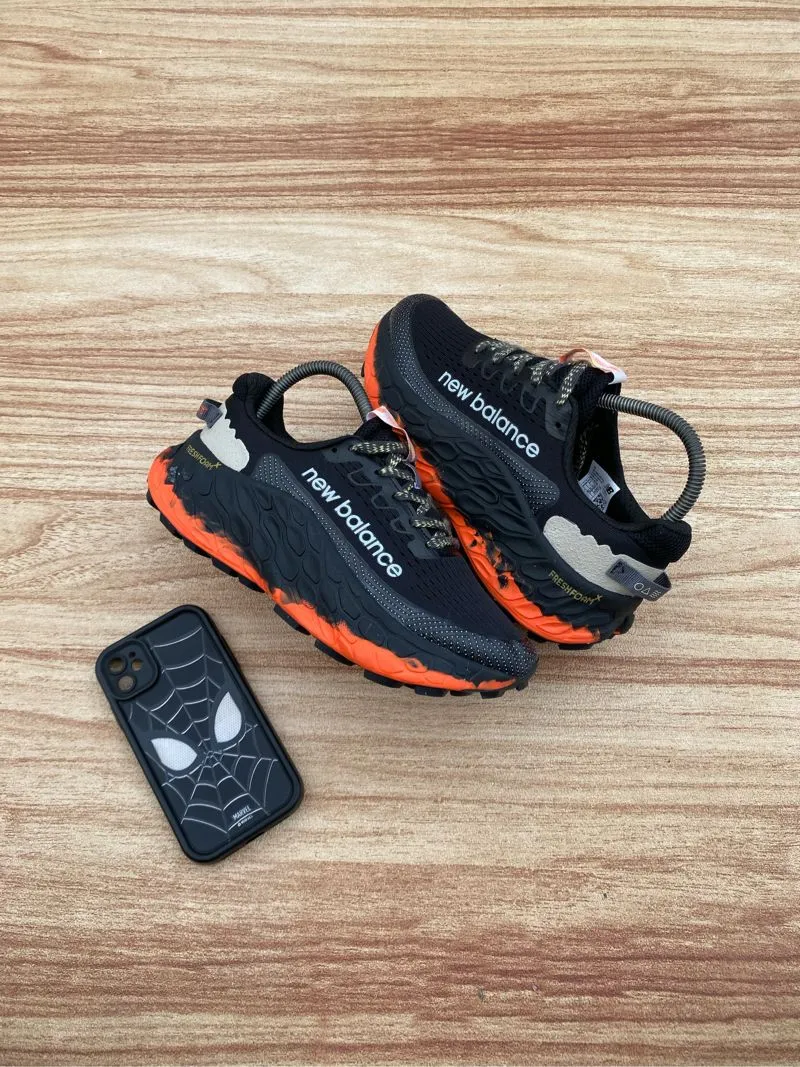 New Balance Streetwear Sportswear Sneakers Wanita black red photo 1