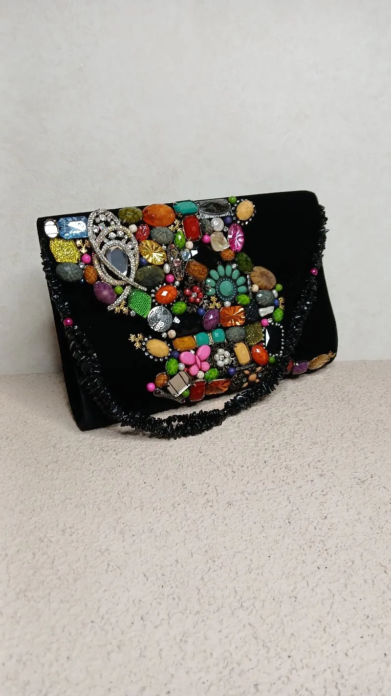 Tas clutch hitam beludru manik photo 1