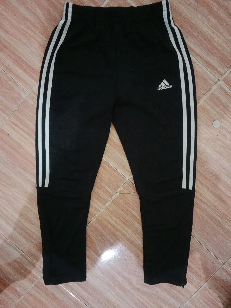 CELANA TRAINING ADIDAS