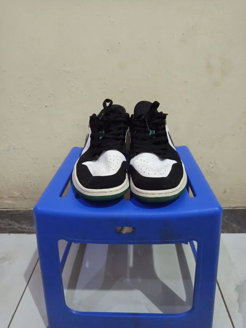 Nike Air Jordan 1 Low (preloved) photo 1