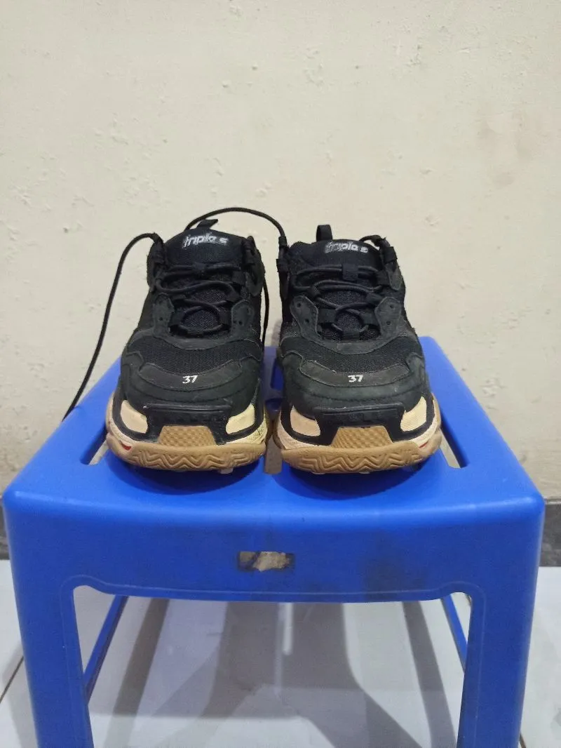 Balenciaga Triple S (preloved) photo 1