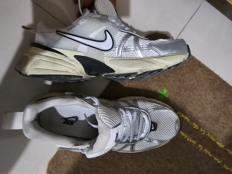 Nike Casual Sneakers Wanita white gray photo 1