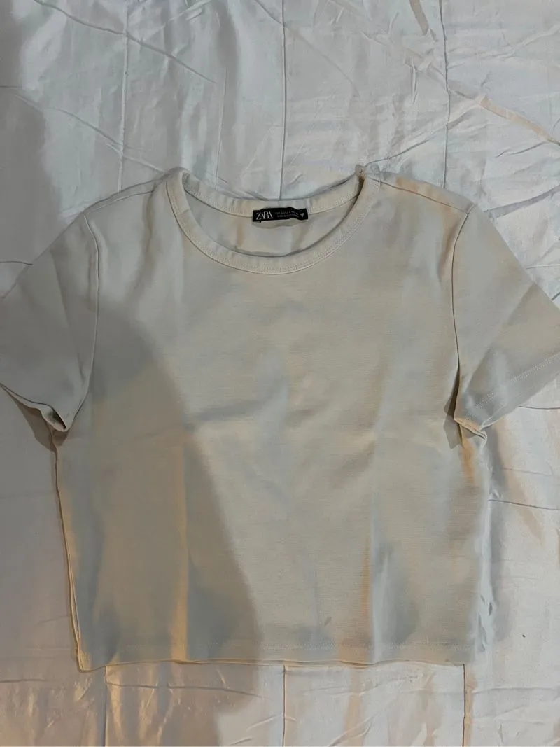 white crop top  photo 1