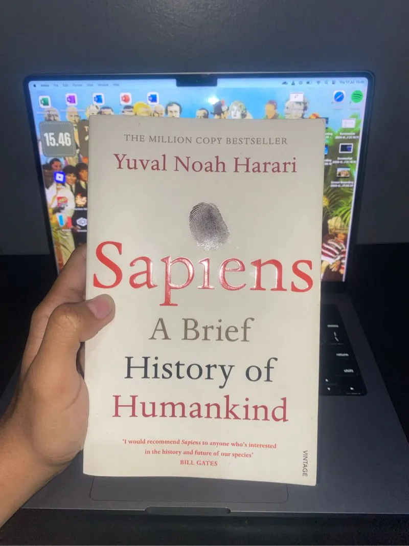 Sapiens - Yuval Noah Harari Buku Import Preloved photo 1
