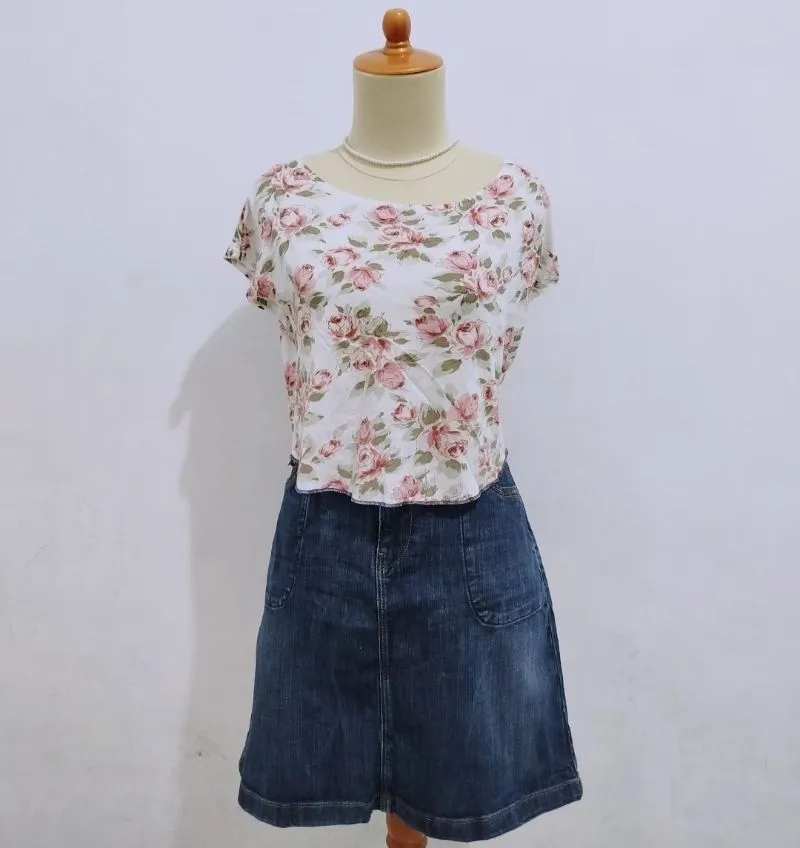 Croptop / Atasan Crop Putih  photo 1