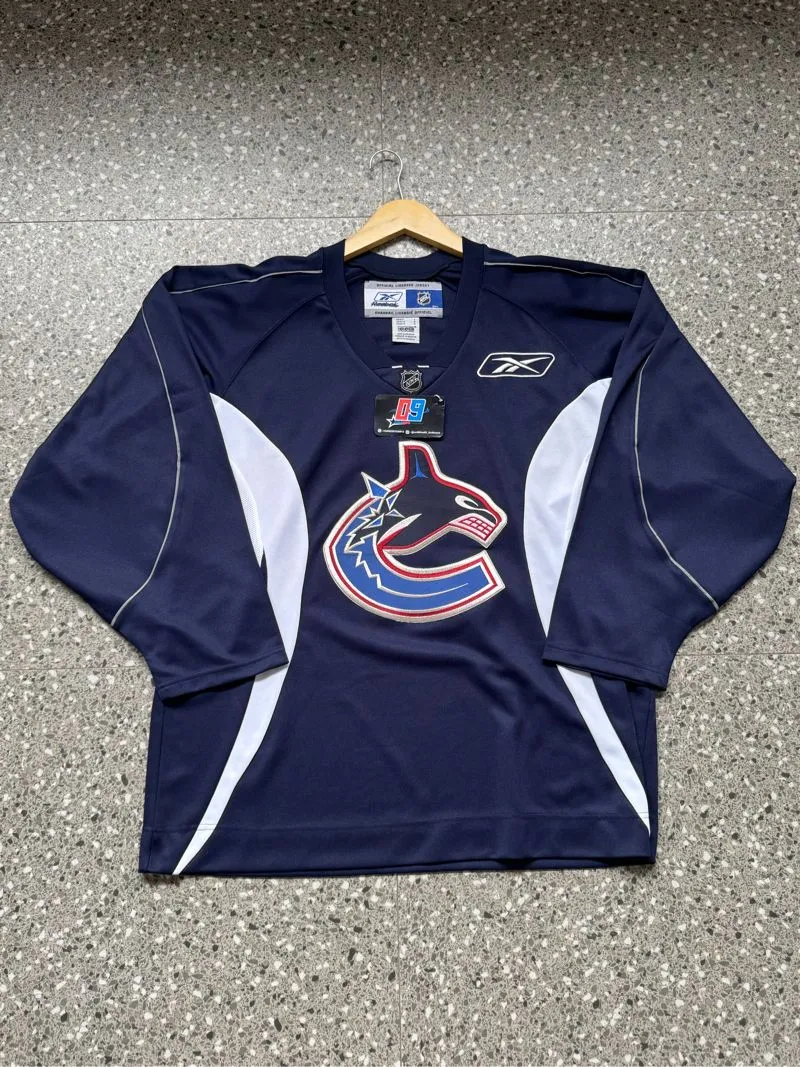 NHL VANCOUVER CHANUCKS photo 1