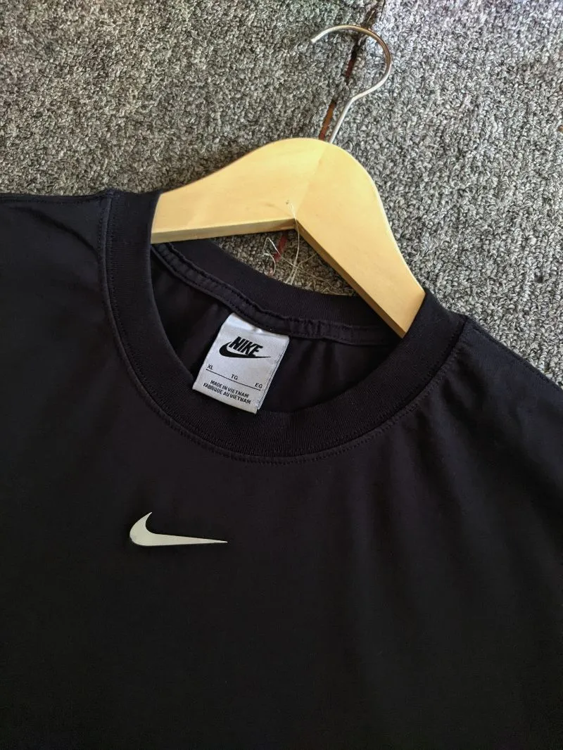 Tshirt nike center logo Preloved