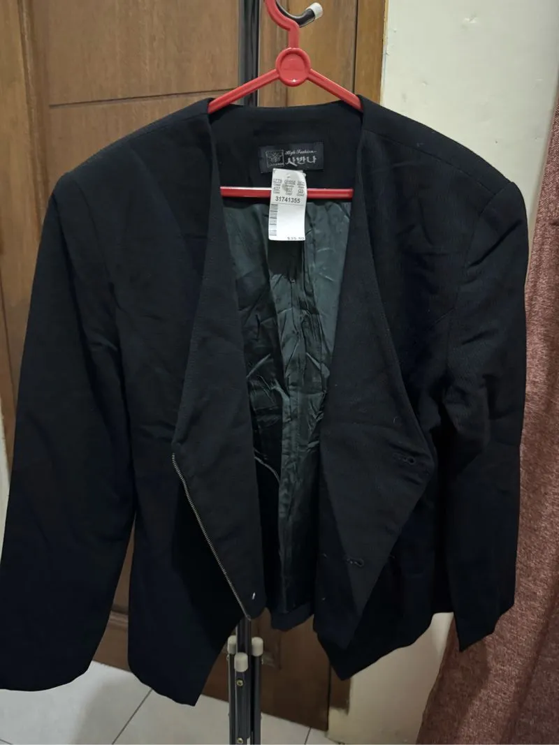 Blazer Wanita Hitam Semi Crop  photo 1