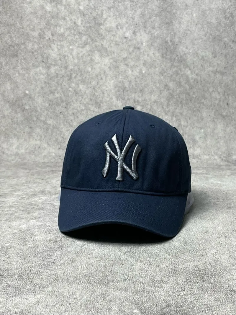 Topi Baseball Cap MLB New York Yankees “NY” Silver Logo Navy photo 1