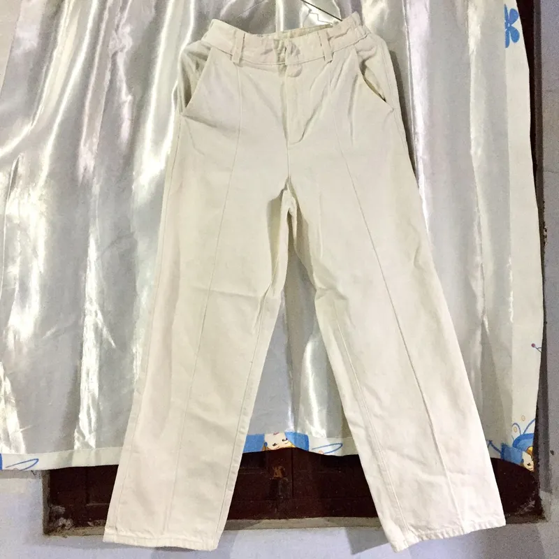 Uniqlo Linen Pants warna putih gading photo 1