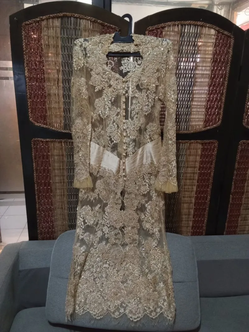 KEBAYA BROKAT GOLD CHAMPAGNE + SELENDANG MATCHING photo 1