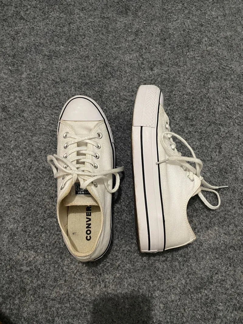 Sepatu Women's White Converse Low Tops Sepatu Sneakers Wanita