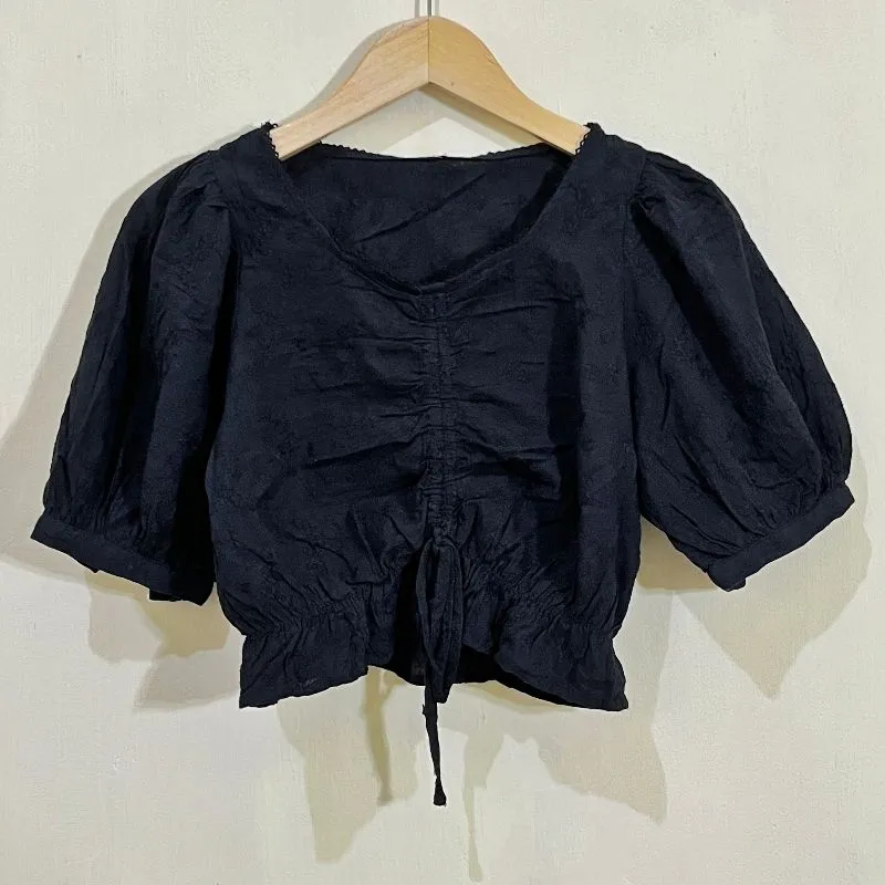 Black Emroidered Croptop photo 1