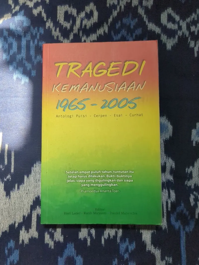 Buku Tragedi Kemanusiaan 1965 - 2005 photo 1